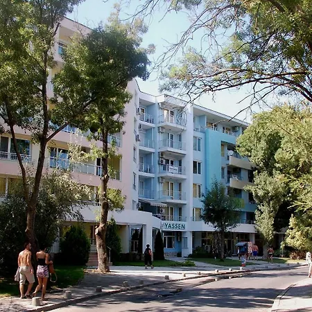 Mng Yassen Apartahotel